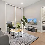 1-Bedroom Minimalist Apt With Laundry - Crosby 204