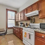Well-Equipped 4Br Apt With In-Unit Washer & Dryer - Broadway 2