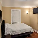 Chicago Home 6 Bd 4 Ba Home With 2 Car Garage Parking