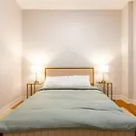 Luxurious Downtown 3 Bed 2 Bth