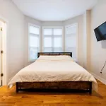 Luxurious Downtown 3 Bed 2 Bth