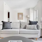 Gold Coast 1Br W Gym Roof Nr Mag Mile Chi-622