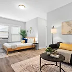 Chic & Fully Furnished Studio Apt With Laundry - Brompton 61-66 Rep