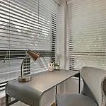 Charming 3Br Chicago Apt In Prime Location