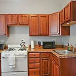 Enchanting 1-Bedroom Lakeview Apartment - Belmont F6