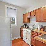 Enchanting 1-Bedroom Lakeview Apartment - Belmont F6