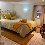 Chicago-Pilsen Boho Apartment With Free Parking - Unit C