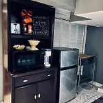 Chicago-Pilsen Boho Apartment With Free Parking - Unit C