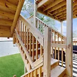 Modern Elegance: 4Br Duplex W/ Free Garage Parking
