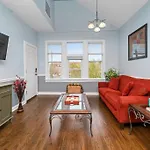 Cozy, Top-Floor 3Br Loft With Balcony In West Town