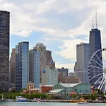 La Quinta Inn & Suites by Wyndham Chicago Downtown
