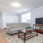 Beautiful Remodeled Penthouse Unit In Old Town