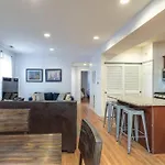 Entire Building-Walk To Lincoln Park Or The Beach