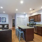 Entire Building-Walk To Lincoln Park Or The Beach