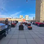 Mccormick Place Secret Oasis With Optional Parking For Up To 8 Guests