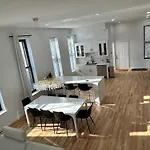 Luxe Spacious Sfh In Bucktown With Secure Parking