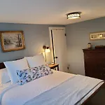 Well-Appointed Cozy Portage Park Apt, Dogs, Kids, Free Parking, 420 Compliant