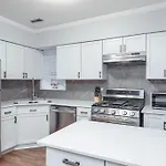 Beautiful Remodeled Penthouse Unit In Old Town