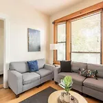 The Roscoe Village Guesthouse