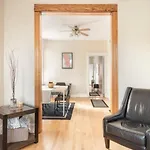 The Roscoe Village Guesthouse