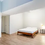 Beautifully Remodeled Flat Downtown #3N