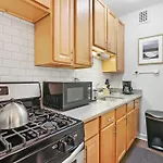 Trendy Studio Apartment In Chicago - Kenwood 103 & 303 Rep