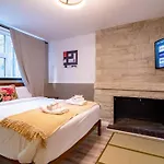 Japanese Themed 2Bedroom In Gold Coast For Up To 4 Guests With Optional Valet Parking