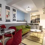 Japanese Themed 2Bedroom In Gold Coast For Up To 4 Guests With Optional Valet Parking
