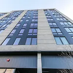 River North 1Br W Yoga Studio Nr Riverwalk Chi-1036