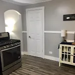 Spacious Historic Apartments In Lakeview Chicago - Walk To Wrigley, Nightlife, Shops, Hospitals