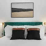 Inviting 2-Bedroom Apt In Hyde Park - The Blackwood 0404