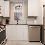 The Double Play - 1 Min Walk To Wrigley! Spacious 2Br - Perfect For Cubs Fans!
