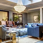 River North 1Br W Theater Room Nr Beach L Chi-1012
