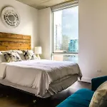 2B,2Ba Luxury Apartment Balcony,Wi-Fi, Paid In&Out Parking In Bldg