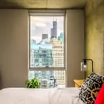 2B,2Ba Luxury Apartment Balcony,Wi-Fi, Paid In&Out Parking In Bldg