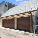 New! Xl North Center Apt - 2 Car Garage And Ev Charger! Patios!