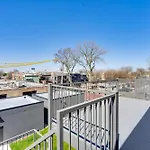Luxe And Modern Chicago Condo - 7 Mi To Downtown!
