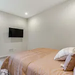 Luxe And Modern Chicago Condo - 7 Mi To Downtown!