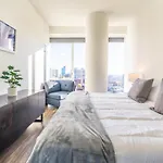 3Br Luxury Glass Apartment With Views Pool & Gym