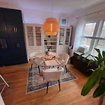 Lakeside Loft - Historic Chicago Condo
