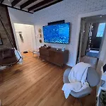 Lakeside Loft - Historic Chicago Condo