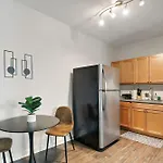 1Br Tranquil Hyde Park Apartment - Harper 202 & 402 Rep