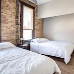 Beautifully Remodeled Third Floor Flat In River North - 3N