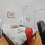 4-Bedroom Luxury Home With Rooftop & Skyline Views