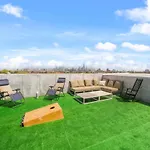 4-Bedroom Luxury Home With Rooftop & Skyline Views