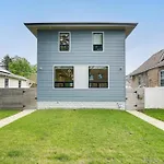 Awesome Chicago Home With Game Room, Deck And Yard!