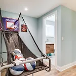 Awesome Chicago Home With Game Room, Deck And Yard!