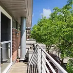 Family-Friendly South Loop Escape