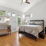 Family-Friendly South Loop Escape
