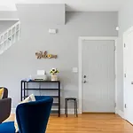 Cosy Room Near Medical District With Private Balcony